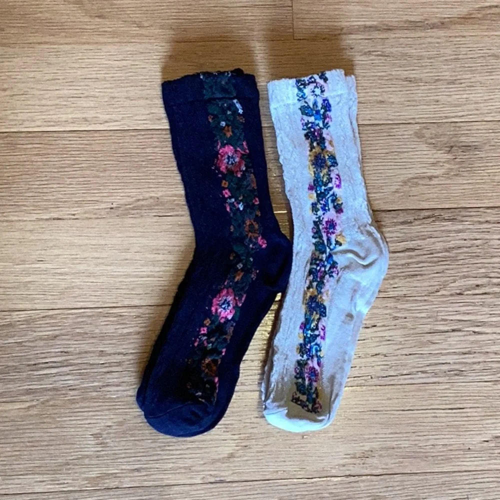 B1G1FREE Set of 2 pair of intricately knit and brightly embroidered socks